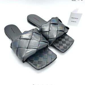 BOTTEGA VENETA LIDO SANDAL LASER NAPA OYSTER. NEW IN BOX. 39. 🩶